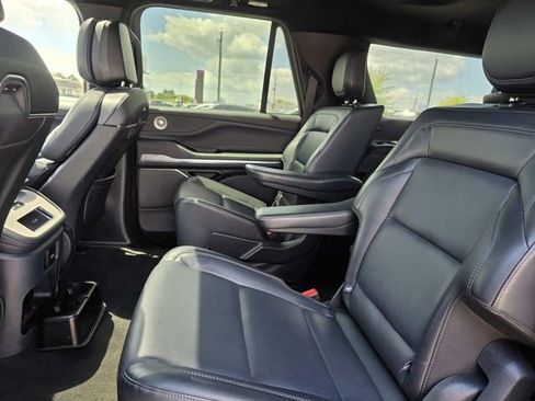 Certified 2025 Lincoln Navigator L Reserve w/ Jet Appearance Package AWD/4WD image 9