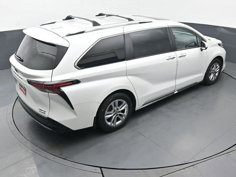 Certified 2023 Toyota Sienna Limited image 47