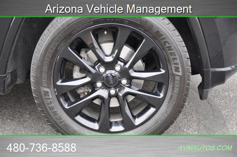 Used 2017 Jeep Grand Cherokee Altitude RWD image 19