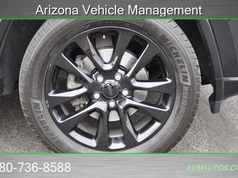 Used 2017 Jeep Grand Cherokee Altitude RWD image 19