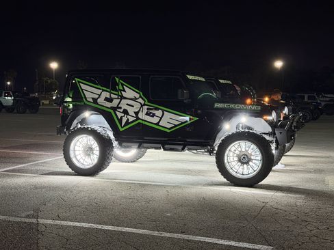 Used 2024 Jeep Wrangler Unlimited Rubicon AWD/4WD image 3