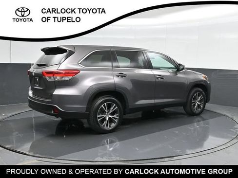 Used 2019 Toyota Highlander LE FWD image 3