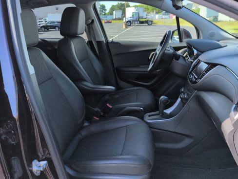Certified 2022 Chevrolet Trax LT w/ LT Convenience Package AWD/4WD image 27
