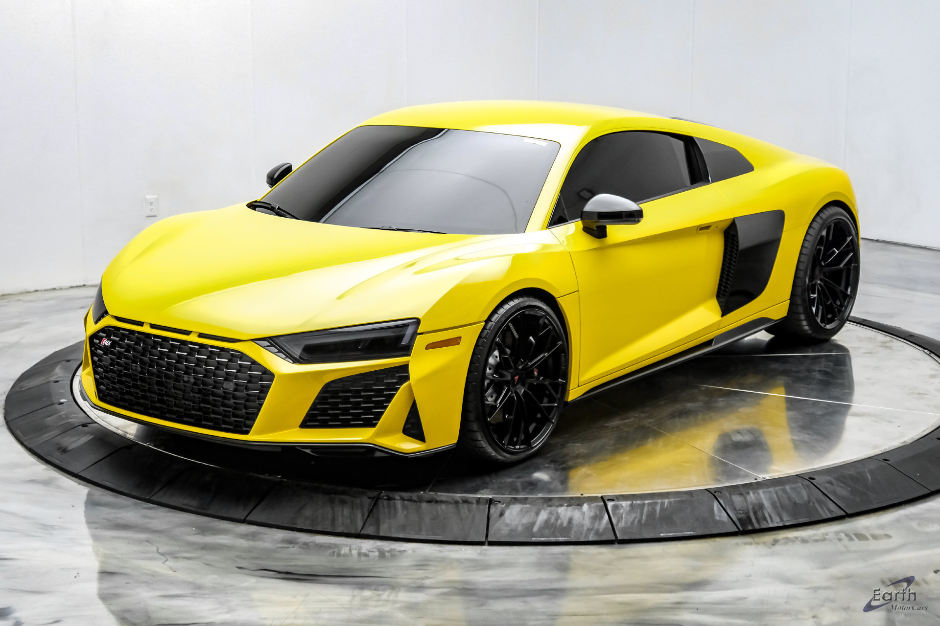Used 2021 Audi R8 V10 w/ Premium Package RWD image 7