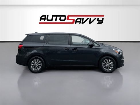 Used 2020 Kia Sedona LX image 8