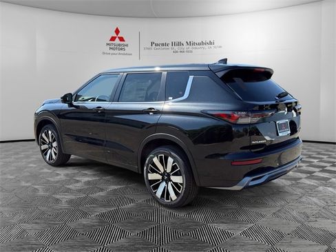 New 2025 Mitsubishi Outlander SE image 7