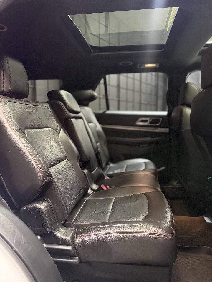 Used 2017 Ford Explorer Sport w/ Equipment Group 401A AWD/4WD image 7