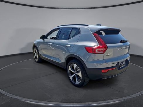 Certified 2026 Volvo XC40 B5 Plus AWD/4WD image 9