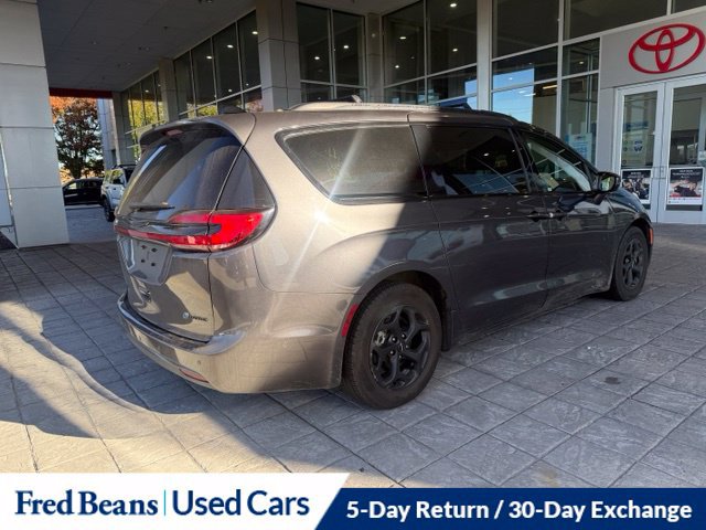 Used 2022 Chrysler Pacifica Touring-L w/ Uconnect Theater Family Group FWD image 9