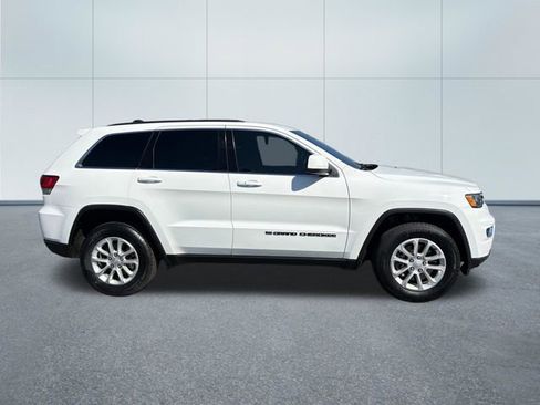 Used 2022 Jeep Grand Cherokee Laredo E AWD/4WD image 2