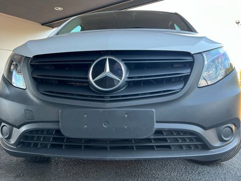 Used 2022 Mercedes-Benz Metris image 3