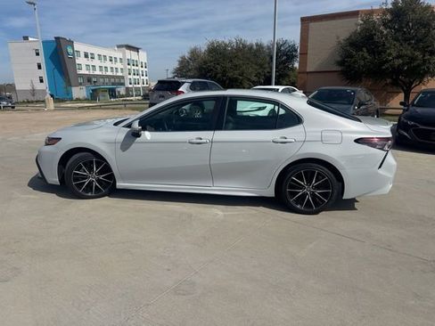 Used 2024 Toyota Camry SE w/ Convenience Package image 6