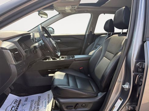 Used 2023 Nissan Rogue SV w/ SV Premium Package image 10