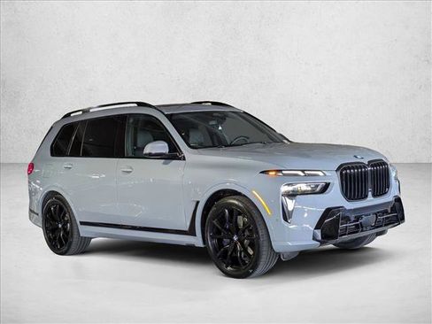 Used 2024 BMW X7 xDrive40i w/ M Sport Package AWD/4WD image 3