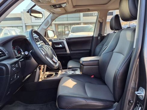 Used 2016 Toyota 4Runner SR5 Premium RWD image 16