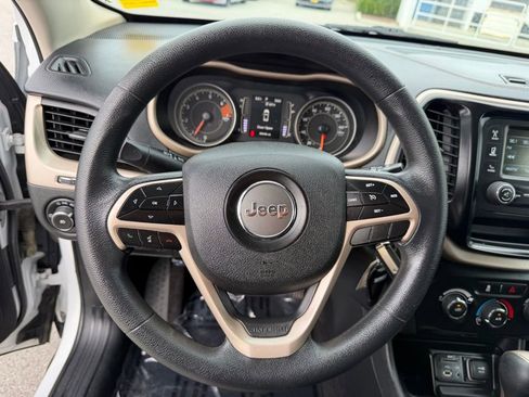 Used 2018 Jeep Cherokee Latitude image 21