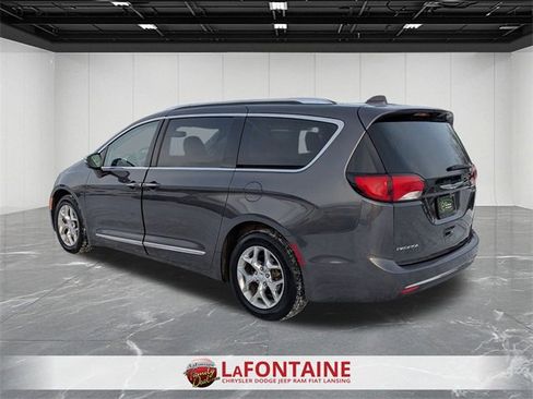 Certified 2019 Chrysler Pacifica Limited image 3