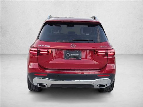 Used 2025 Mercedes-Benz GLB 250 4MATIC image 7