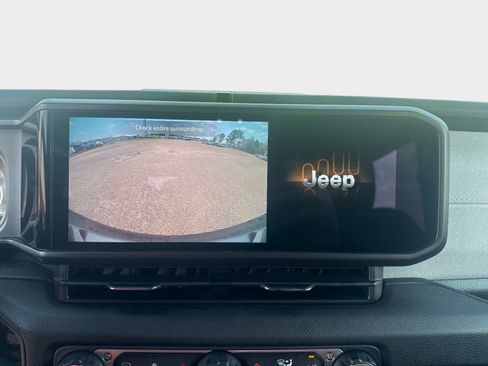Used 2025 Jeep Wrangler Sport AWD/4WD image 19