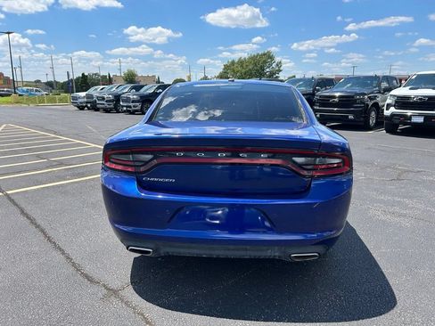 Used 2020 Dodge Charger SXT w/ Leather Interior Group RWD image 10