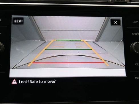 Used 2022 Volkswagen Tiguan SE image 21