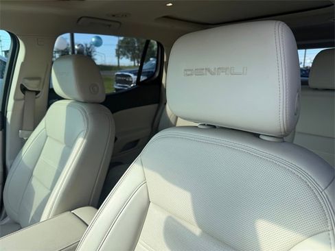 Used 2021 GMC Acadia Denali w/ Denali Technology Package image 10