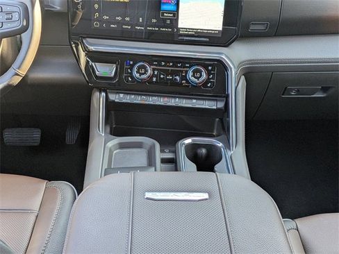 New 2026 GMC Sierra 3500 Denali w/ Denali Reserve Package image 18