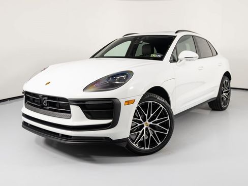 Certified 2025 Porsche Macan image 6