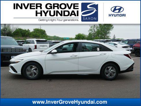 New 2026 Hyundai Elantra SE FWD image 1