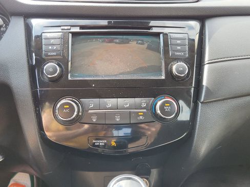 Used 2019 Nissan Rogue S image 18