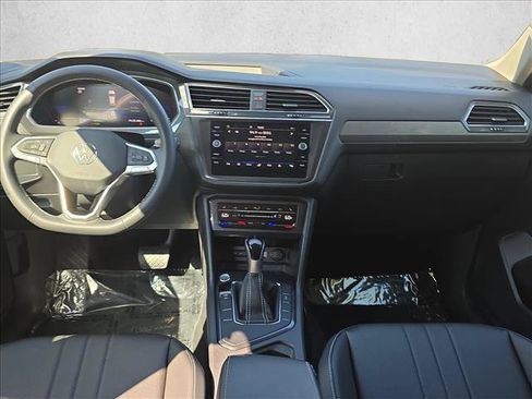 Used 2023 Volkswagen Tiguan SE FWD image 20