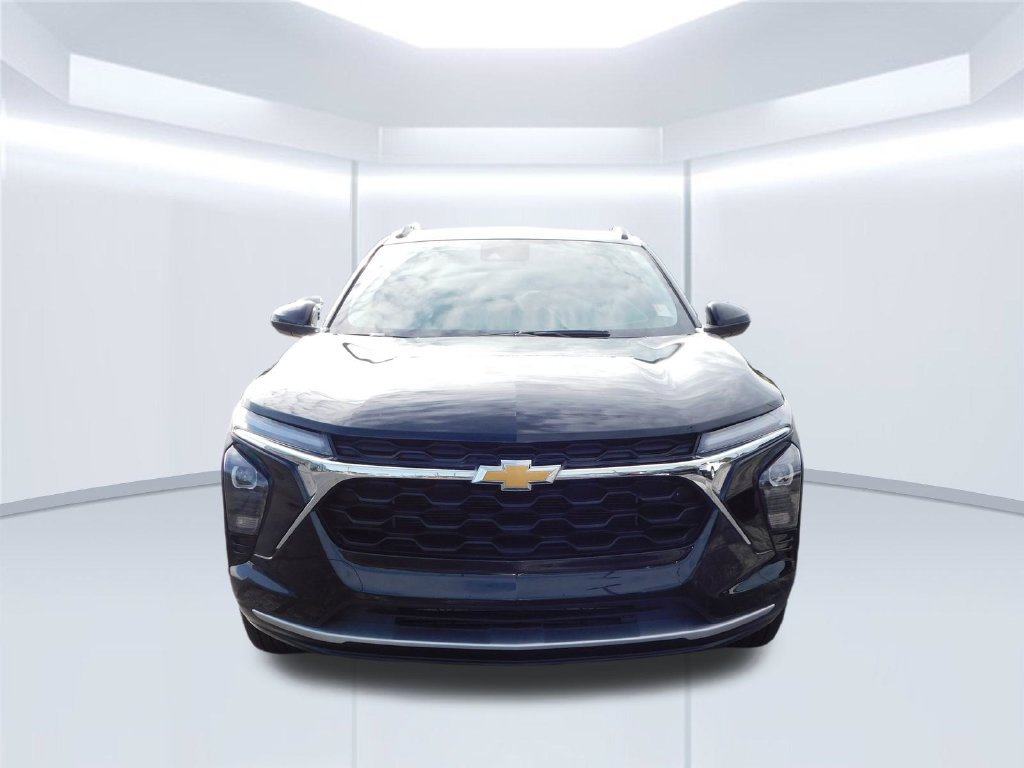 Used 2025 Chevrolet Trax LT FWD image 8
