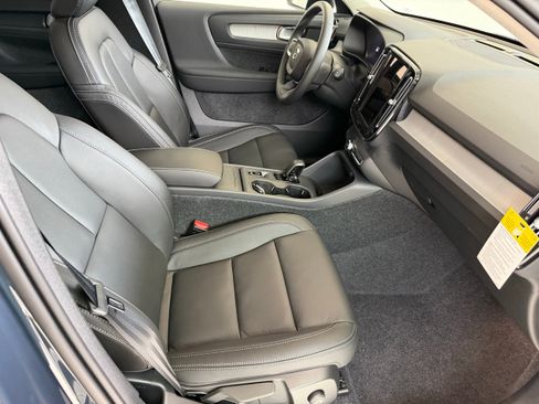 New 2026 Volvo XC40 B5 Core w/ Protection Package Premier AWD/4WD image 18