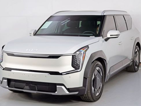 Used 2024 Kia EV9 Land image 49