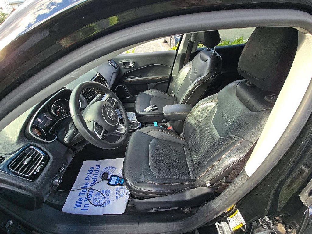 Used 2018 Jeep Compass Limited w/ Navigation Group AWD/4WD image 2