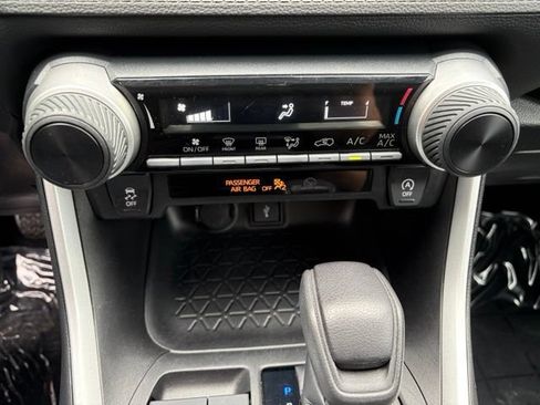 Used 2020 Toyota RAV4 LE w/ All Weather Liner Package AWD/4WD image 13