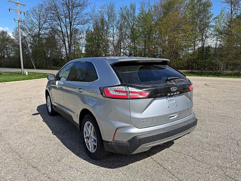 Used 2023 Ford Edge SEL AWD/4WD image 7