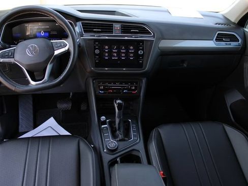 Used 2024 Volkswagen Tiguan SE AWD/4WD image 25