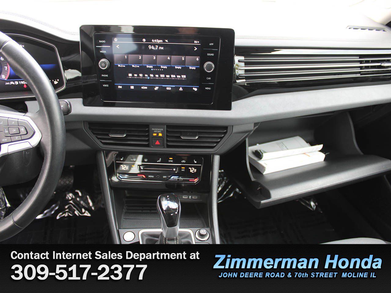 Used 2025 Volkswagen Jetta SE FWD image 16