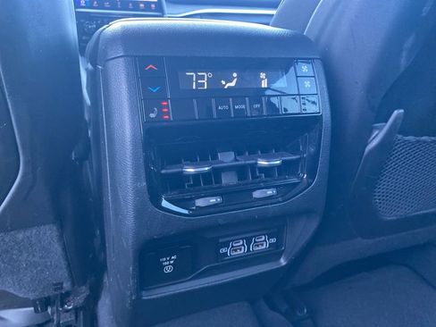 Used 2023 Jeep Grand Cherokee L Limited w/ Black Appearance Package image 23