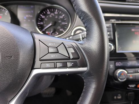 Certified 2018 Nissan Rogue SV FWD image 21