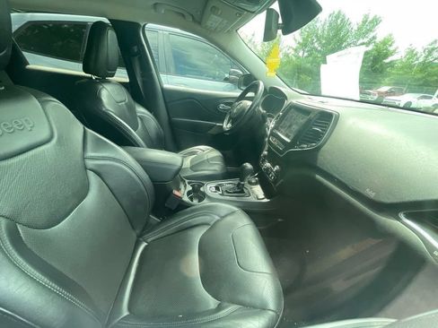 Used 2019 Jeep Cherokee Limited AWD/4WD image 9