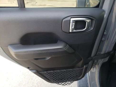 Used 2018 Jeep Wrangler Unlimited Sahara w/ Cold Weather Group image 19