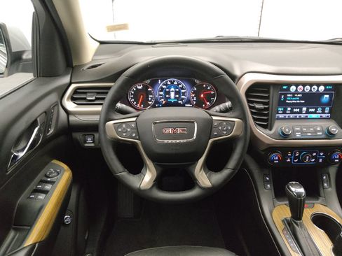 Used 2017 GMC Acadia Denali w/ Technology Package FWD image 22