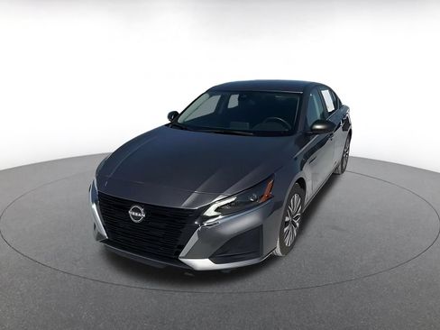 Used 2025 Nissan Altima 2.5 SV FWD image 7