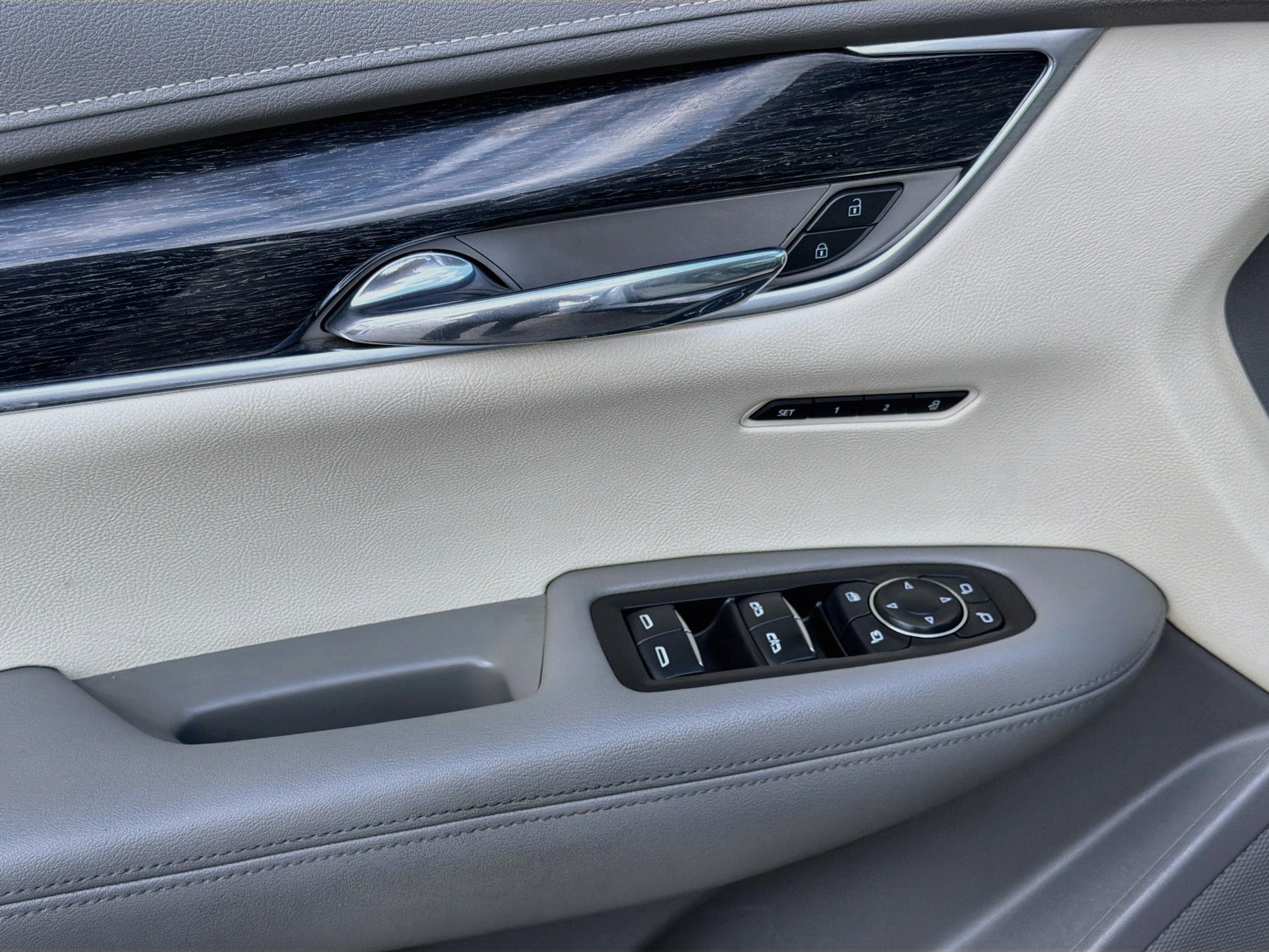 Used 2022 Cadillac XT6 Premium Luxury FWD image 16