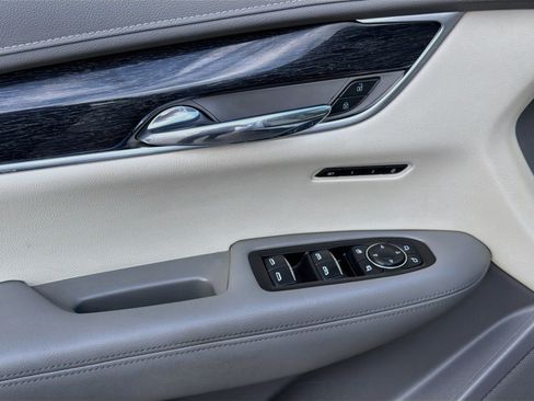 Used 2022 Cadillac XT6 Premium Luxury FWD image 16
