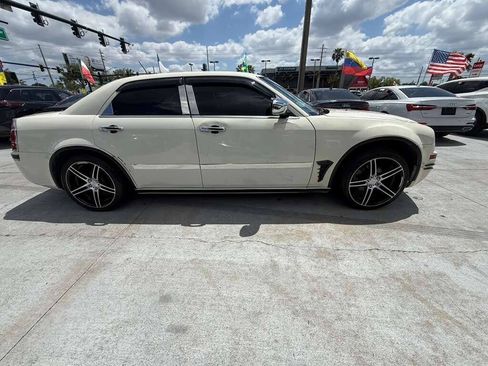 Used 2008 Chrysler 300 LX RWD image 2