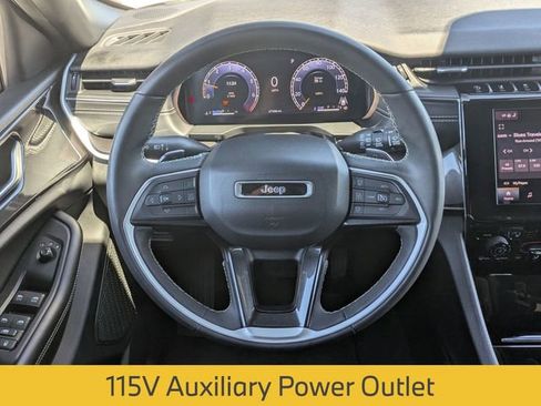 Used 2023 Jeep Grand Cherokee Altitude AWD/4WD image 14