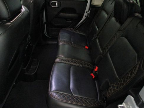 Used 2022 Jeep Wrangler Unlimited Sahara image 10